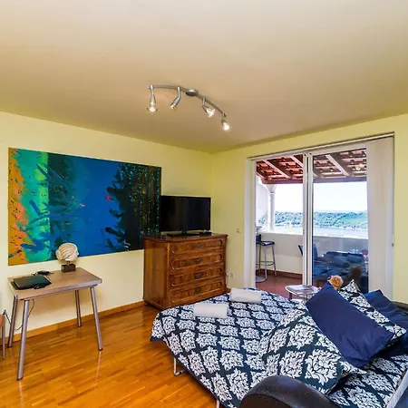 Reale - One Bedroom With Balcony And Sea View Lägenhet