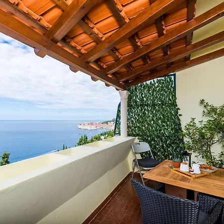 Reale - One Bedroom With Balcony And Sea View *