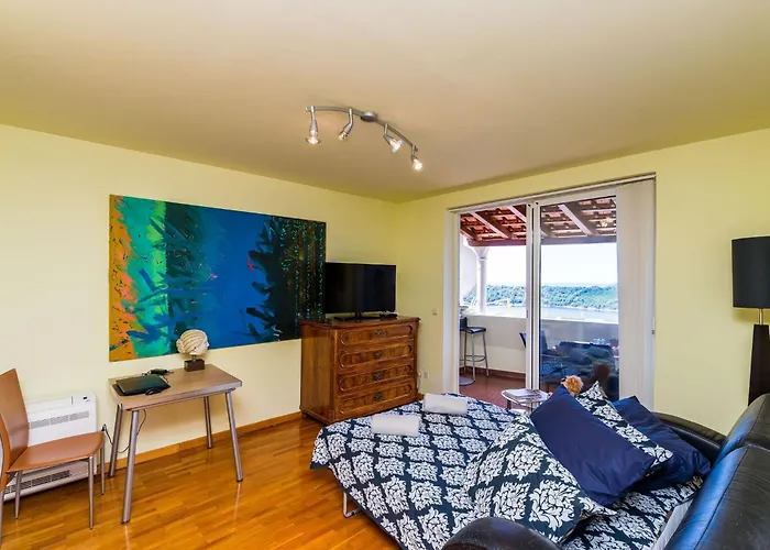 Reale - One Bedroom With Balcony And Sea View Lägenhet