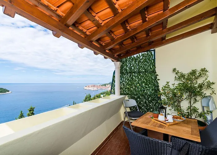 Reale - One Bedroom With Balcony And Sea View *