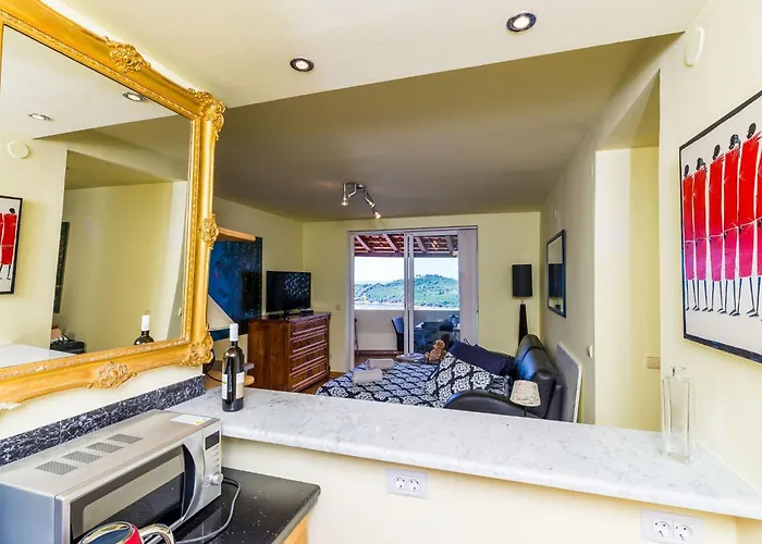 Reale - One Bedroom With Balcony And Sea View Апартаменты *