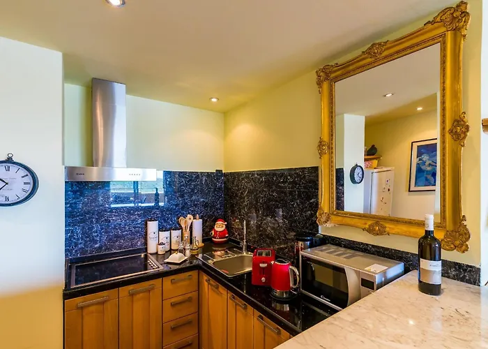 Reale - One Bedroom With Balcony And Sea View Апартаменты