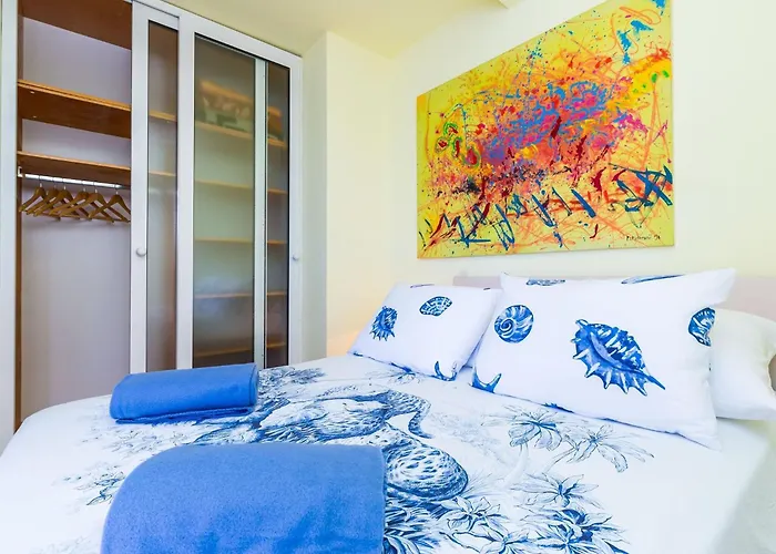 Reale - One Bedroom With Balcony And Sea View Апартаменты *