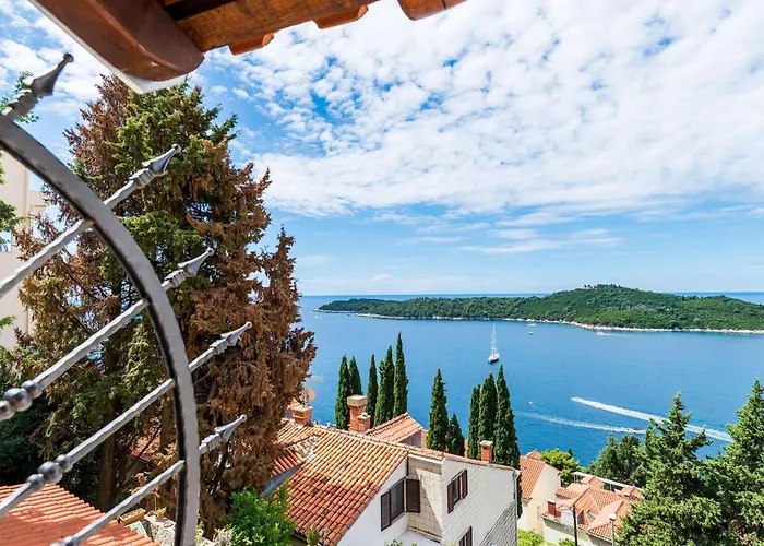 Reale - One Bedroom With Balcony And Sea View *