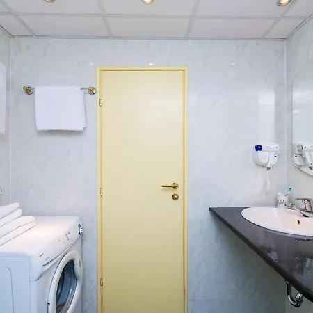 Reale - One Bedroom With Balcony And Sea View 아파트